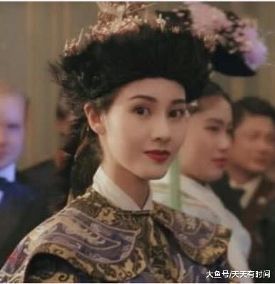 “最美港姐”李嘉欣近照曝光, 苹果肌突出, 笑容僵硬太吓人