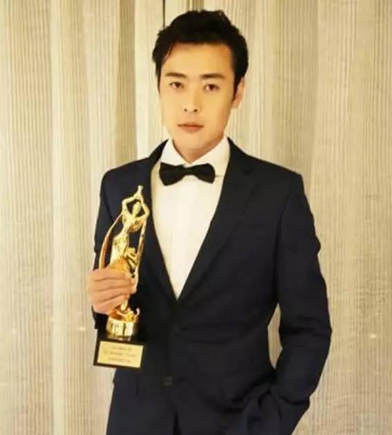 他因魏和尚一角走红，曾患抑郁症多次欲跳楼轻生，今成最年轻影帝