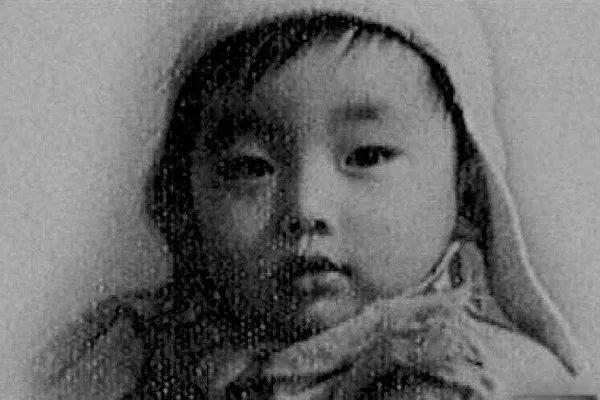 葛优说妻子是个“醋坛子”，无儿无女，又不漂亮，却被他宠爱34年