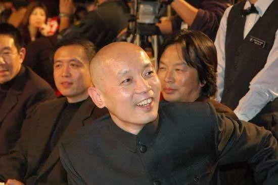 葛优说妻子是个“醋坛子”，无儿无女，又不漂亮，却被他宠爱34年