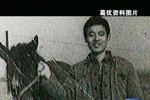 葛优说妻子是个“醋坛子”，无儿无女，又不漂亮，却被他宠爱34年