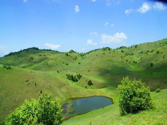 这是陕西最肥美的草原，骑马、滑翔、滑草啥都有！