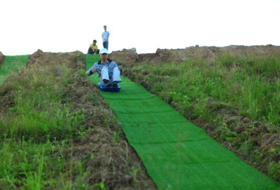 这是陕西最肥美的草原，骑马、滑翔、滑草啥都有！