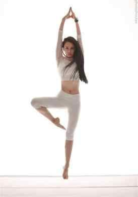 功夫女星母其弥雅化身美人鱼深海极限 与鲸鲨零距离共游