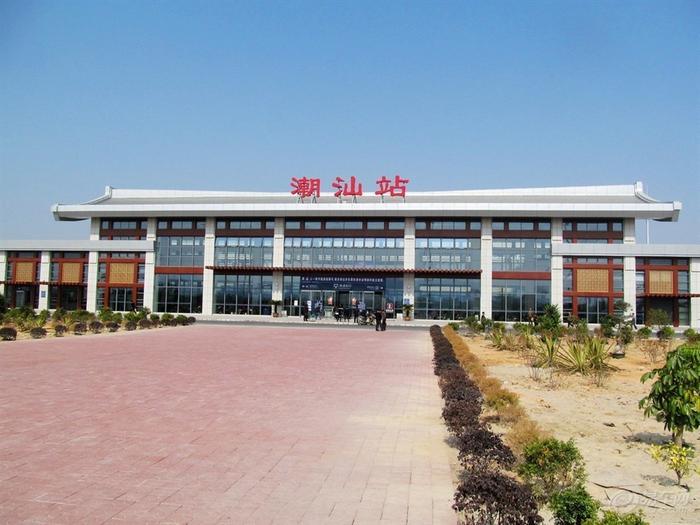 广东最神奇的一个高铁站，位于三个城市的中心，以两个城市来命名