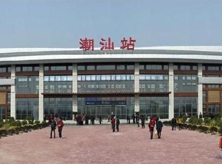 广东最神奇的一个高铁站，位于三个城市的中心，以两个城市来命名