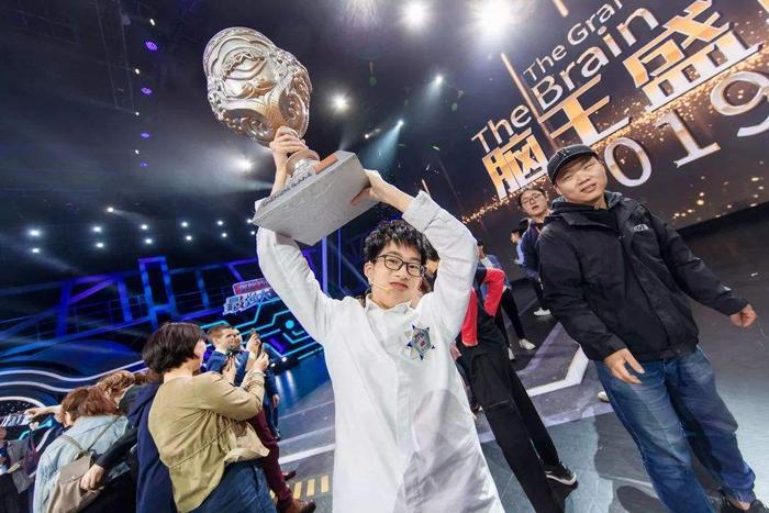 他19岁拿下《最强大脑》脑王，清华大学为录取他降分至一本线？