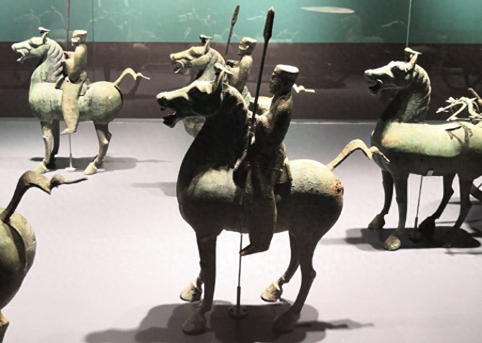 「历史图片」图说马镫,小物件成就古代骑兵作战的革命性转折