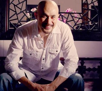 ​徐锦江：见面一次求婚，财产全归她，他独宠28年的妻子有何魅力？