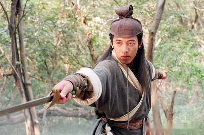 ​恒山派都是尼姑,定闲为何让令狐冲当掌门?看完她下的这盘棋就懂了