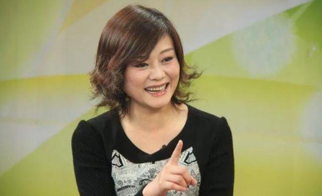 19岁成名上春晚,两婚两离被前夫骗光积蓄,今独自抚养女儿