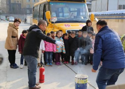 ​校车发生事故咋办?来看看如何紧急逃生