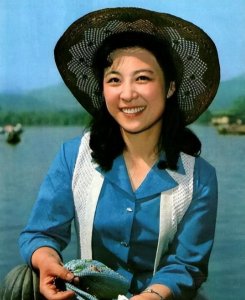 ​挂丽女神王馥荔，气质样貌不减当年，儿子王骁是他的骄傲