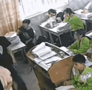 ​老师被学生掌掴？老师必须要知道的几个保命维尊的方法。