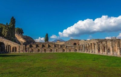 ​揭秘庞贝古城一夜消失之谜，全城人民因何被瞬间石化？