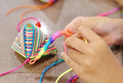 ​戴五彩绳是端午节风俗，佩戴也很有讲究，你可别戴错了