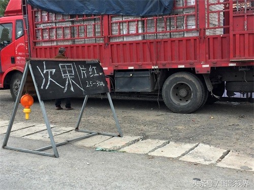 咬一口嘎嘣脆苹果仅售1.5元 商贩通过一个办法可使其价格翻好几倍