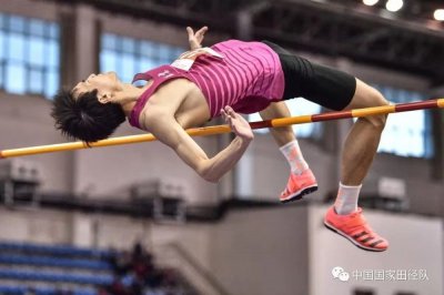 ​室内田径邀请赛｜王宇赢得男子跳高冠军