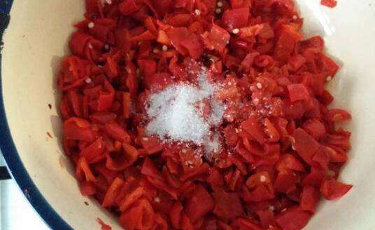 新鲜大红椒怎么腌好吃,新鲜红辣椒怎么腌制好吃图6