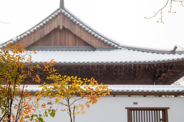 贫居依谷口下一句（贫居闹市无人问）