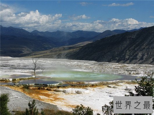 世界十大特色温泉排行榜，火山旁的地狱温泉你敢泡吗