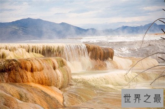 世界十大特色温泉排行榜，火山旁的地狱温泉你敢泡吗