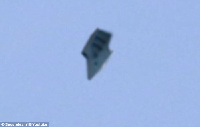 美国俄亥俄州空军基地附近拍到外形奇异的不明飞行物UFO