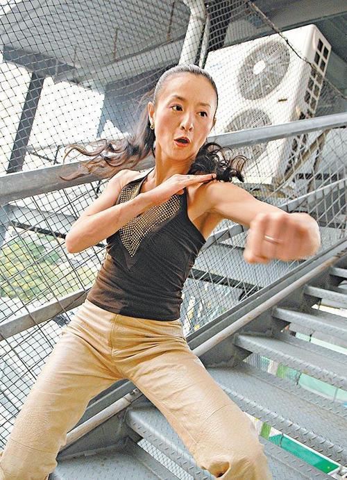 她是成龙最喜欢的功夫玉女，却和小19岁义子不伦恋而身败名裂！