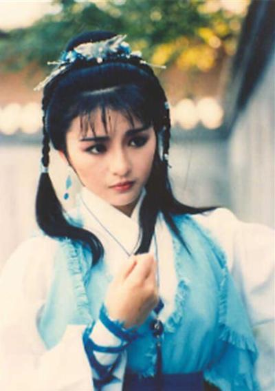 她是成龙最喜欢的功夫玉女，却和小19岁义子不伦恋而身败名裂！