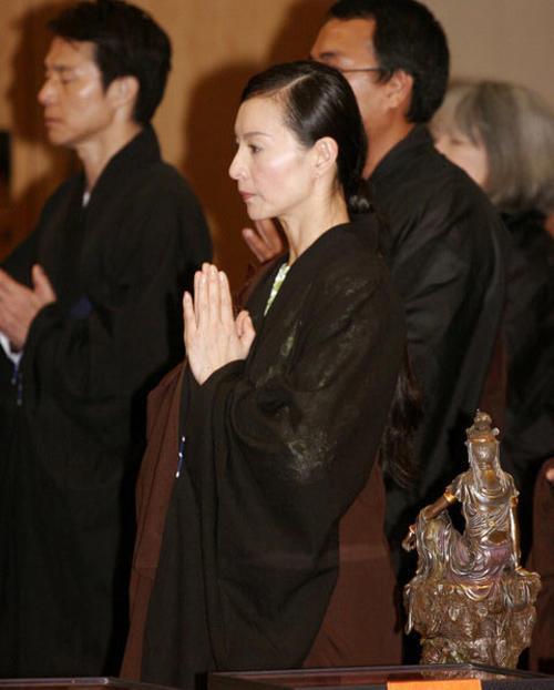 她是成龙最喜欢的功夫玉女，却和小19岁义子不伦恋而身败名裂！