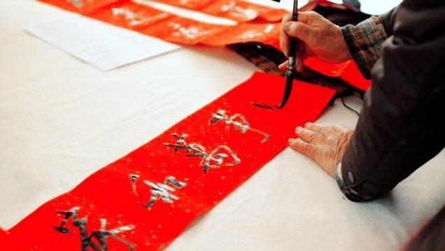 上联贴哪边，对联上联贴哪边？图5