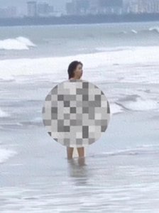 裸拍！三亚湾海滩美女不穿衣服，清晰照被曝光，警方介入后回应