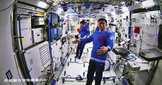 卫星发射后航天员怎么进入太空舱（问天实验舱床位布局曝光）(3)