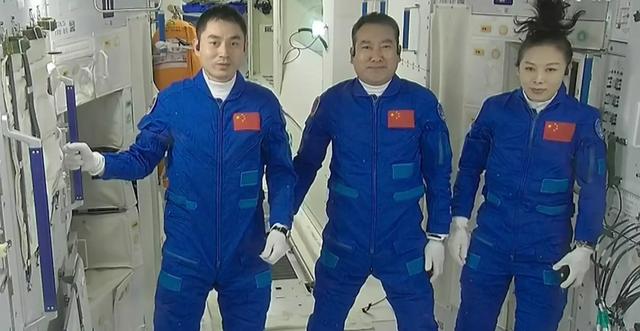 卫星发射后航天员怎么进入太空舱（问天实验舱床位布局曝光）(11)