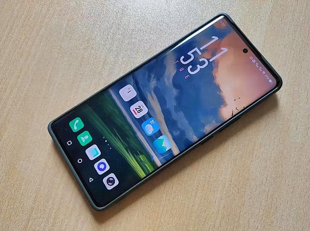 现在哪款手机耐用实用（这5款手机优缺点很明显）(4)