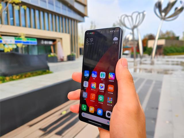 现在哪款手机耐用实用（这5款手机优缺点很明显）(3)