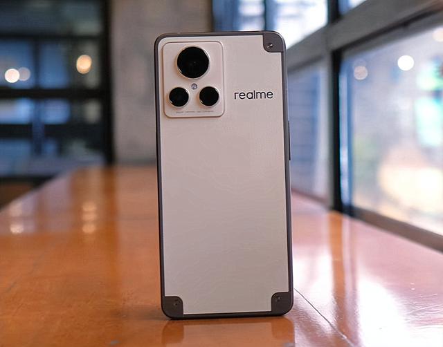 现在哪款手机耐用实用（这5款手机优缺点很明显）(2)