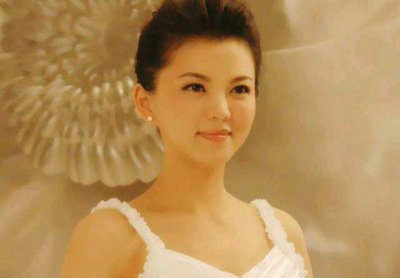 ​曾是湖南卫视一姐，和富商李厚霖结婚仅一年，为何最后嫁给王岳伦