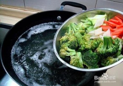 ​焯水有什么作用及注意事项（焯水有什么技巧）