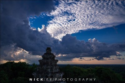 ​柬埔寨吴哥，东南亚最大石雕建筑，高棉的微笑之巴肯山