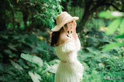 今年有望得到贵人扶持，事业高升的4个星座女