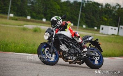 ​颜值爆表的中量级街车铃木SV650，最大扭矩64牛米