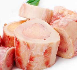 乳白色的牛骨汤是怎么熬制出来的方法