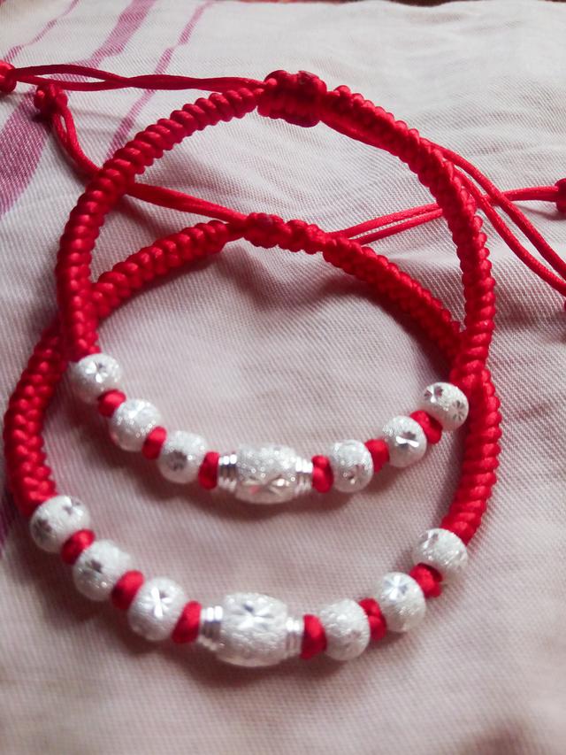 红绳手链的编法大全图解（超火的本命年红绳手链编法）(1)