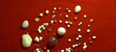 ​佛门圣物舍利，是不是一个骗局？1000倍显微镜下惊现五座佛像