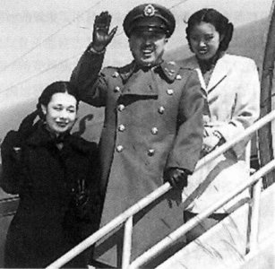 ​55年8位元帅宴请卫立煌，席间卫有一事沮丧，陈毅一句话让其顿悟