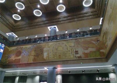 ​西安火车站有历史博物馆的味道，是古都文化的一个大窗口