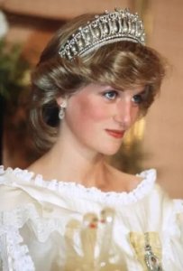 ​戴安娜王妃为何被称为“人民的王妃”？