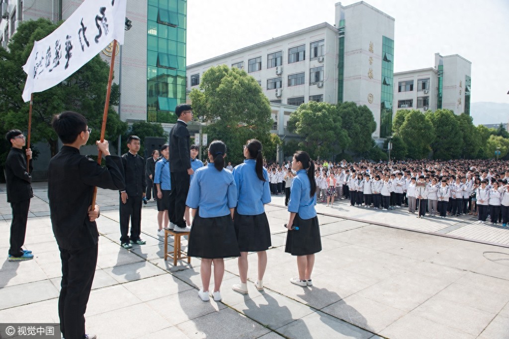 高中生演情景剧再现“五四”历史画面