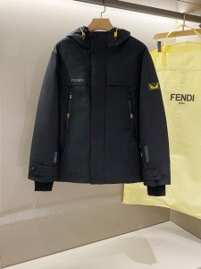 ​Fendi 芬迪羽绒服，简约又保暖的时尚设计